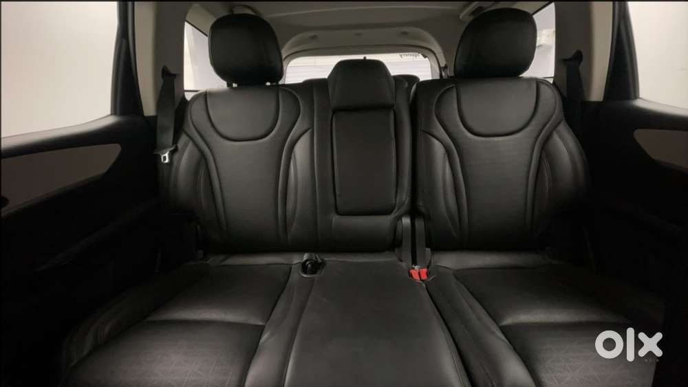Mahindra Xuv700 2.0 Ax 5 Petrol Mt 7 Str, 2025, Petrol