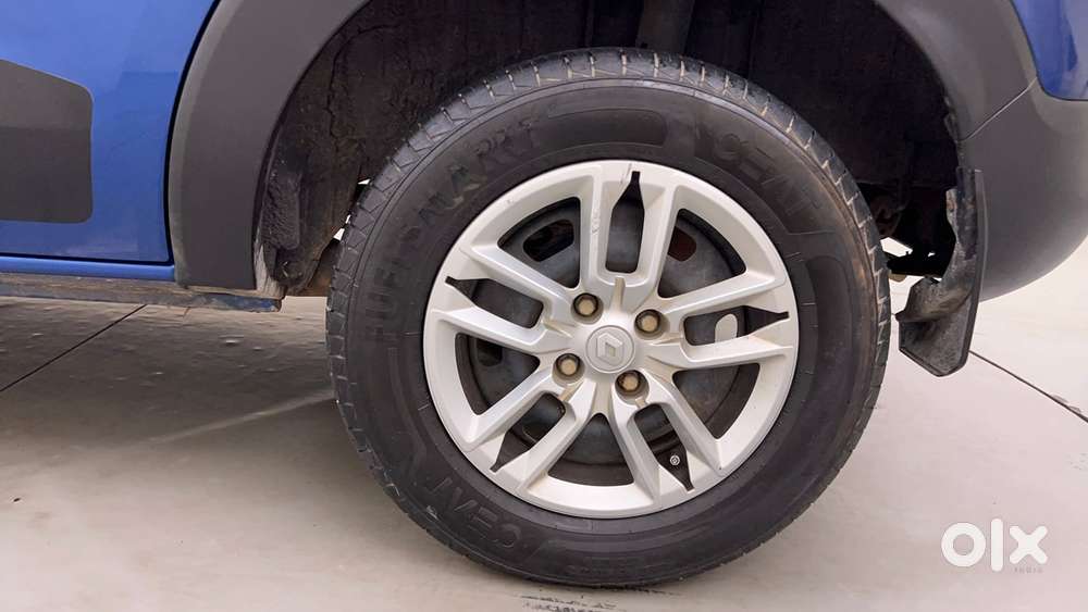 Renault Triber Rxt, 2023, Petrol