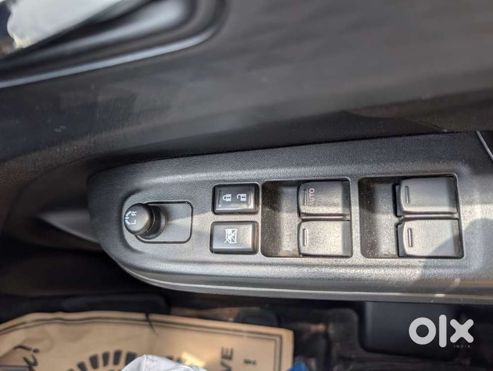 Maruti Suzuki Swift Vxi + Manual, 2025, Petrol