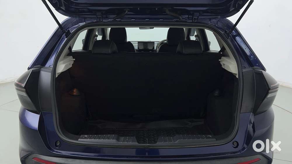 Tata Altroz 1.2 Xza Petrol Dct, 2025, Petrol