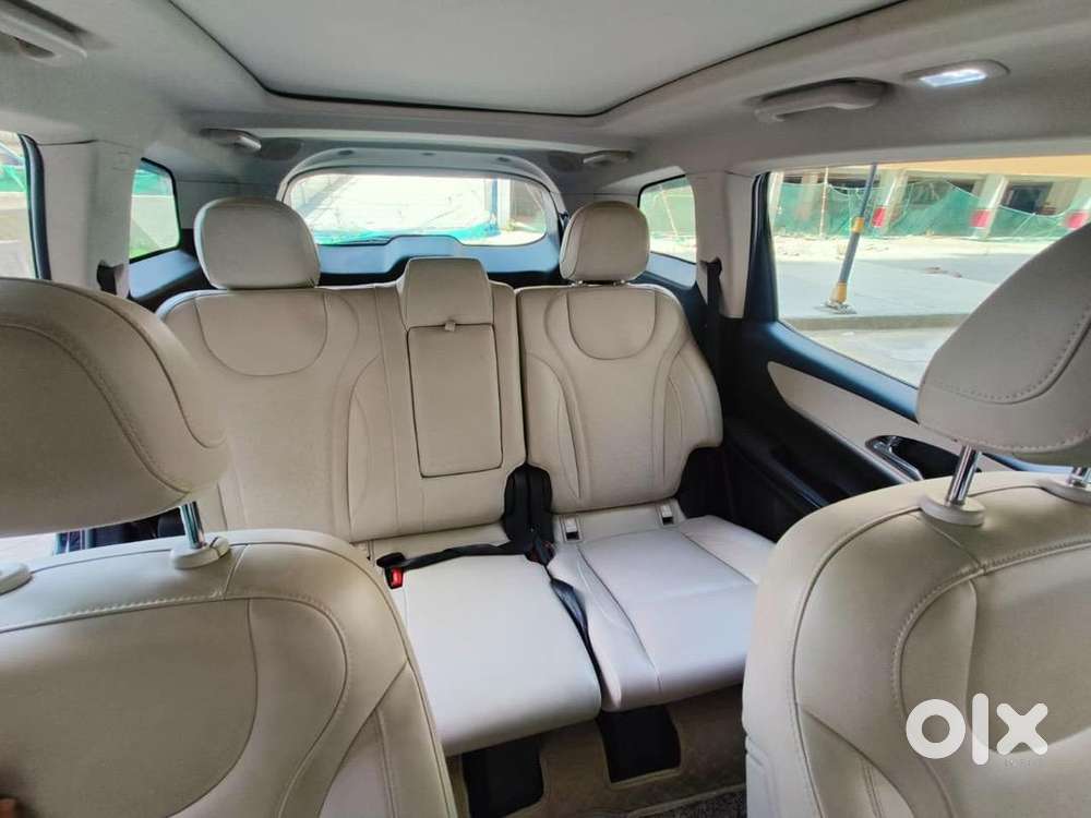 Xuv 700 Ax 7l, Top Variant, Petrol, 2023