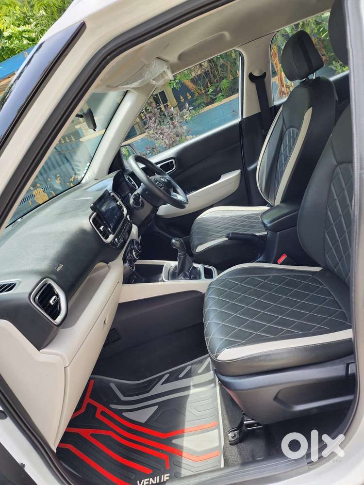 Hyundai Venue 1.2 S (o), 2024, Petrol