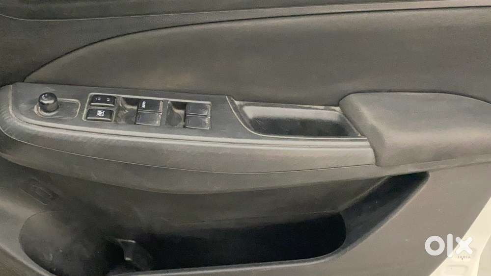 Maruti Suzuki Swift Amt Vxi, 2019, Petrol