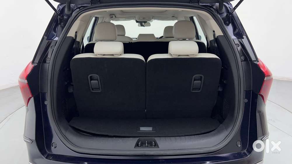 Mahindra Xuv700 2.0 Ax 7 Petrol At Str, 2024, Petrol