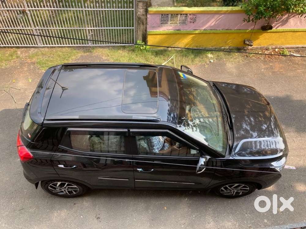 Xuv300 W8(o) Pet Mt 2022 Facelift Top End  11,700 Km  Self Driven