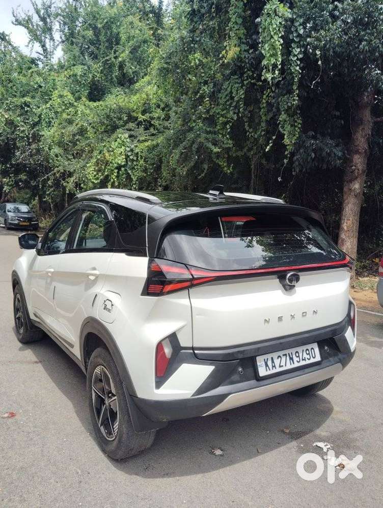 Tata Nexon Fearless Plus S Purple 1.5 Revotorq Diesel 6amt Dual Tone..