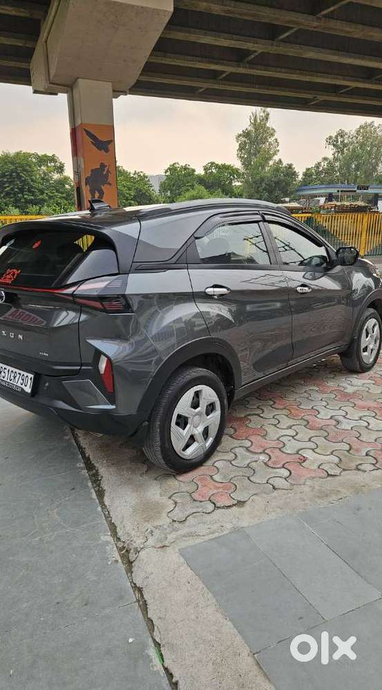 Tata Nexon Pure 1.2 S Revotron Petrol 6 Mt, 2025, Cng & Hybrids