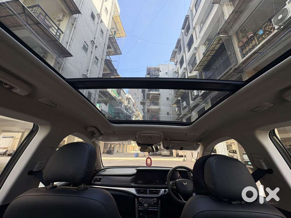 Mahindra Xuv700 2.2 Ax 7 Diesel At Luxury Pack Str, 2025, Diesel