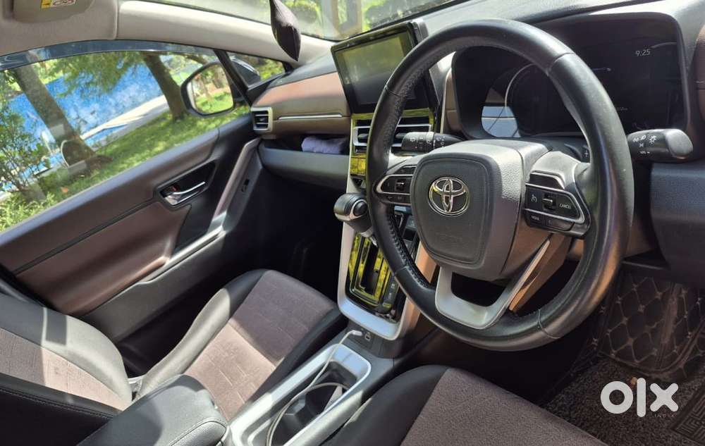 Toyota Innova Hycross 2.0 Vx Hybrid 7 Str, 2023, Petrol
