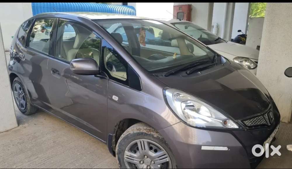 Honda Jazz 2013 Petrol+cng Well Maintained..