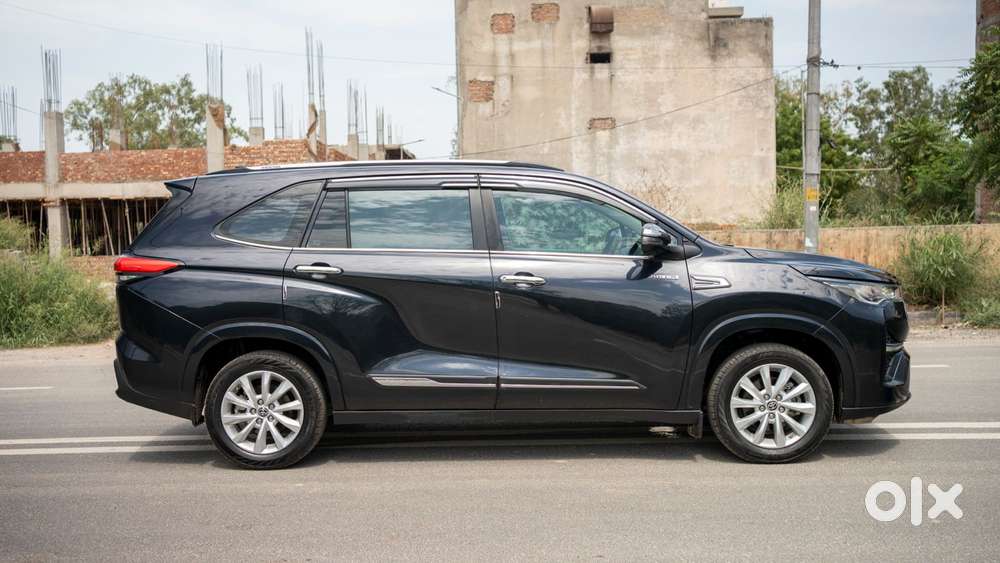 Toyota Innova Hycross 2.0 Vx (o) Hybrid 8 Str, 2024, Petrol