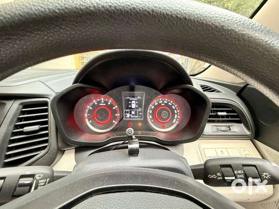 Mahindra Xuv300 1.2 W6 Amt Petrol, 2022, Petrol