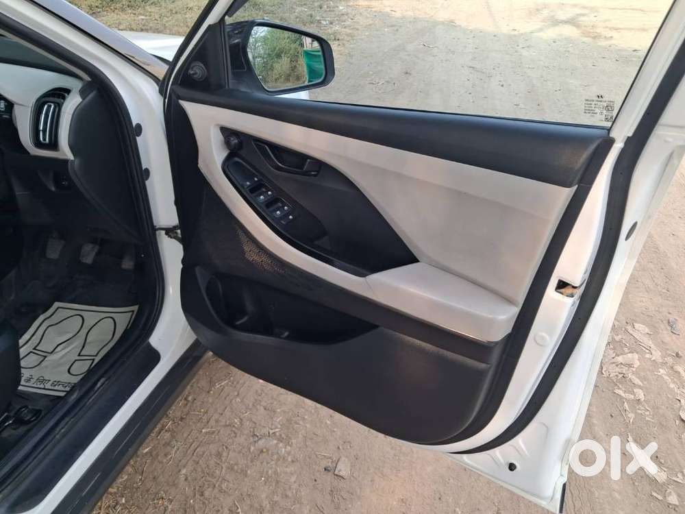 White Creta Diesel Jan2023 Model 24500kms 1st Owner