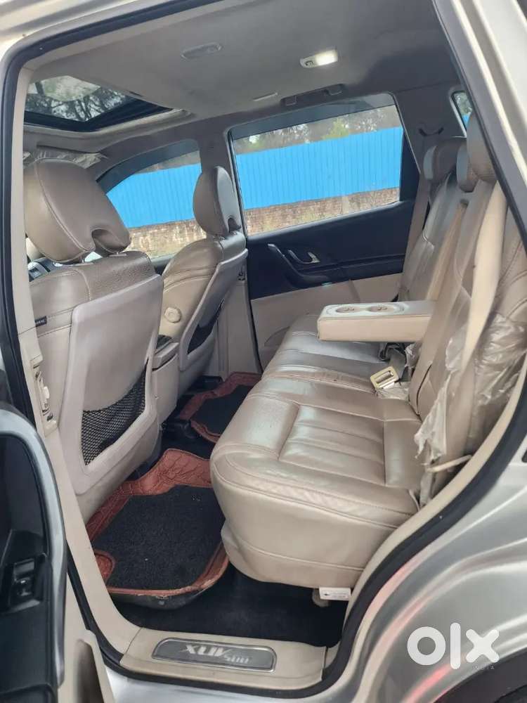 Mahindra Xuv W10 Automatic 
Sunroof 
Electronic Seats 
Ac