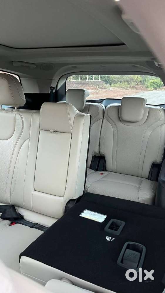 Mahindra Xuv700 2.2 Ax 7 Diesel At Luxury Pack Str Awd, 2025, Diesel