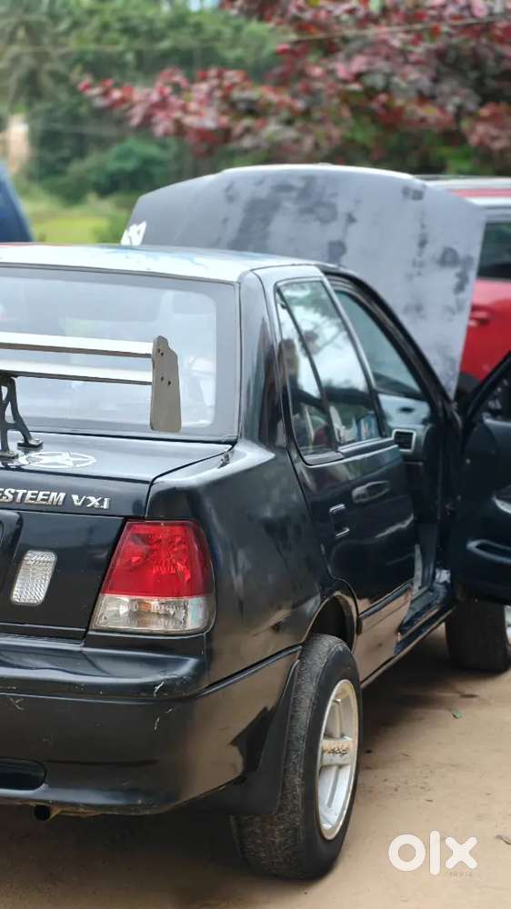 Maruti Suzuki Esteem Lxi 2005