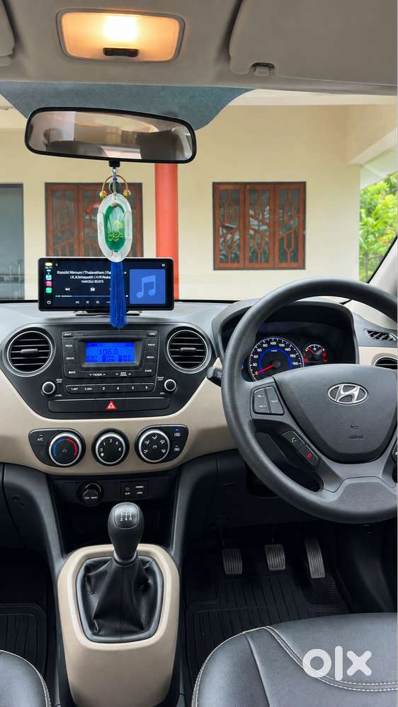 Hyundai Grand I10 2018 Reverse Camera Available And Apple Carplay