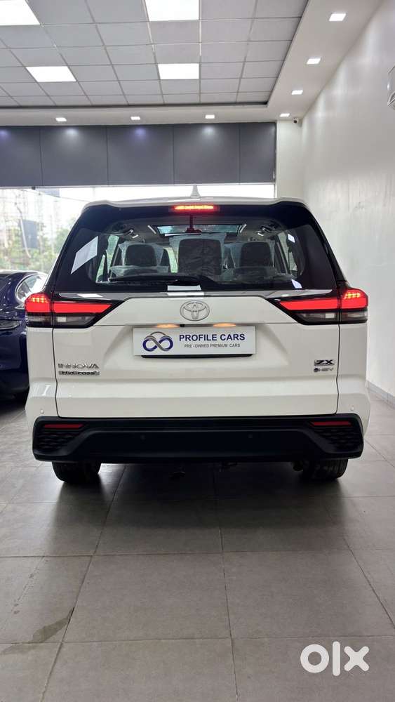 Toyota Innova Hycross 2.0 Zx (o) Hybrid 7 Str, 2025, Petrol