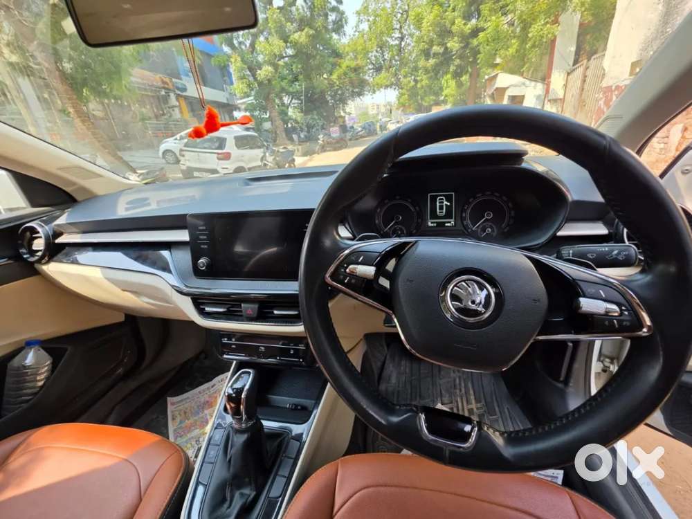 Skoda Slavia Ambition 1.0l Tsi At, 2023, Petrol