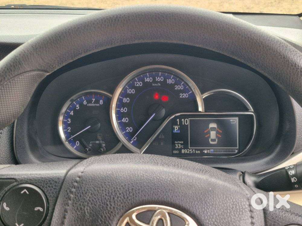 Toyota Yaris V Cvt, 2018, Petrol