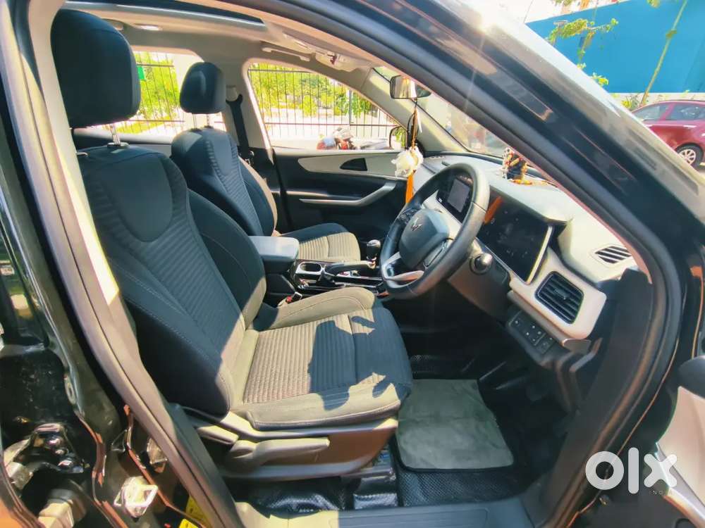 Mahindra Xuv700 2024 Diesel Well Maintained