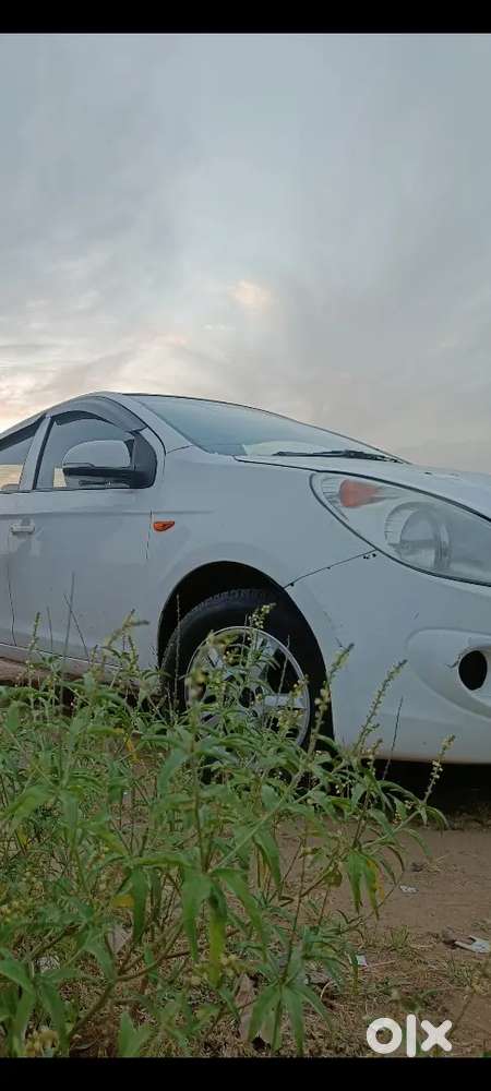 Best Car 4 Tyre New Good Milage