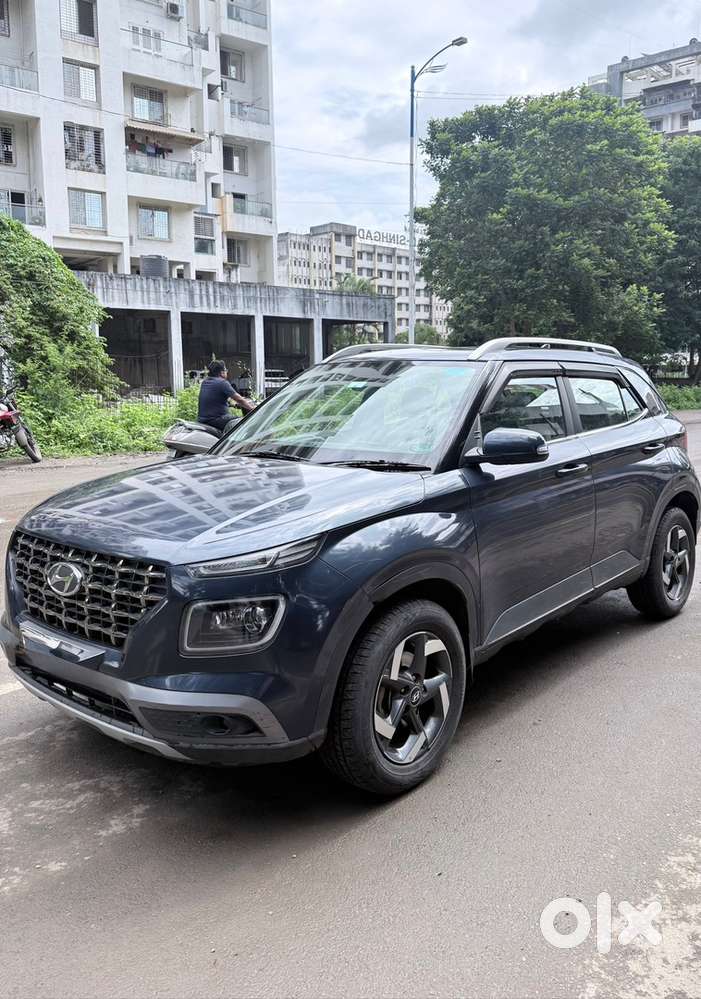 Hyundai Venue 2021 Petrol 70000 Km Driven