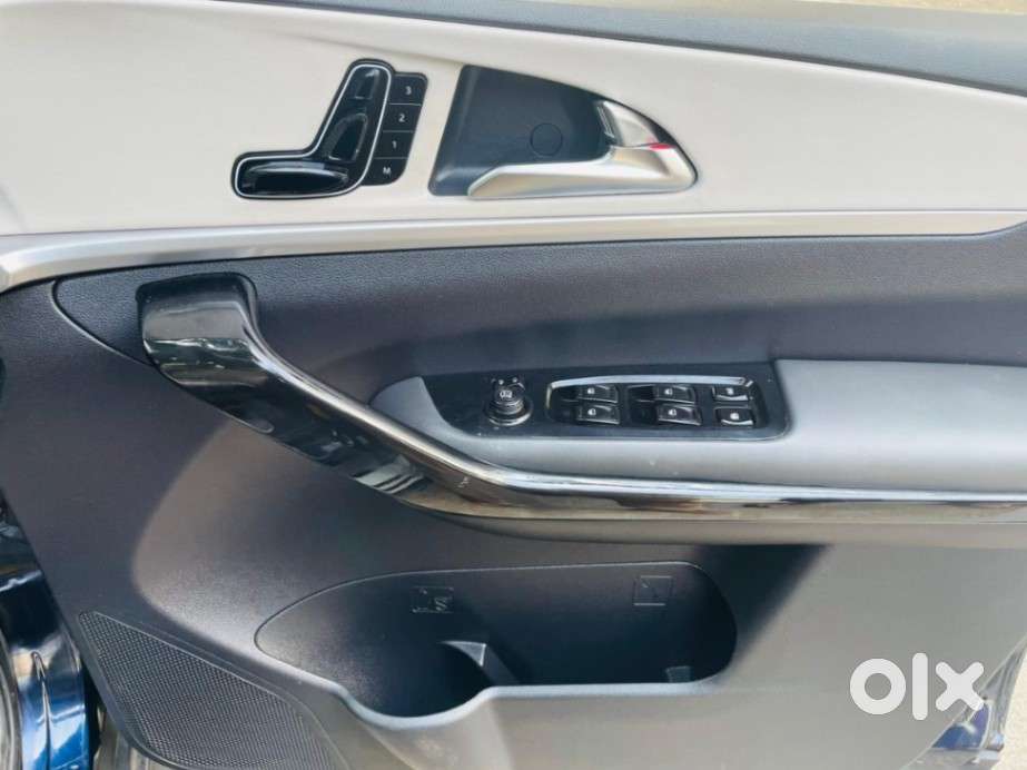 Mahindra Xuv700 2.2 Ax 7 Diesel At Luxury Pack Str, 2021, Diesel