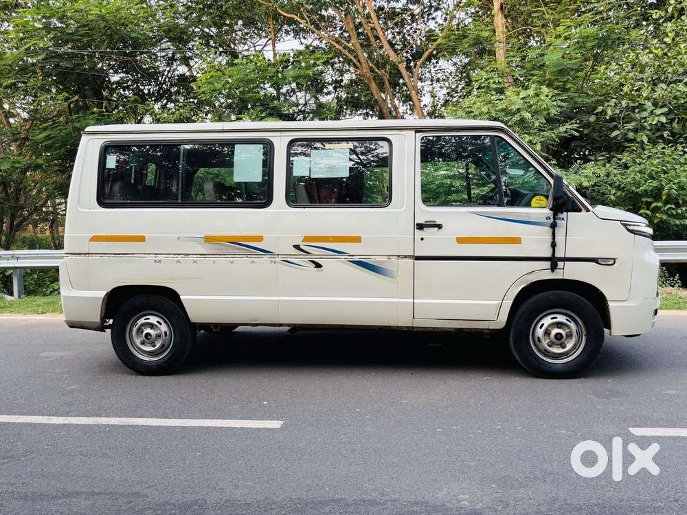 Tata Winger Deluxe - Flat Roof (ac), 2022, Diesel