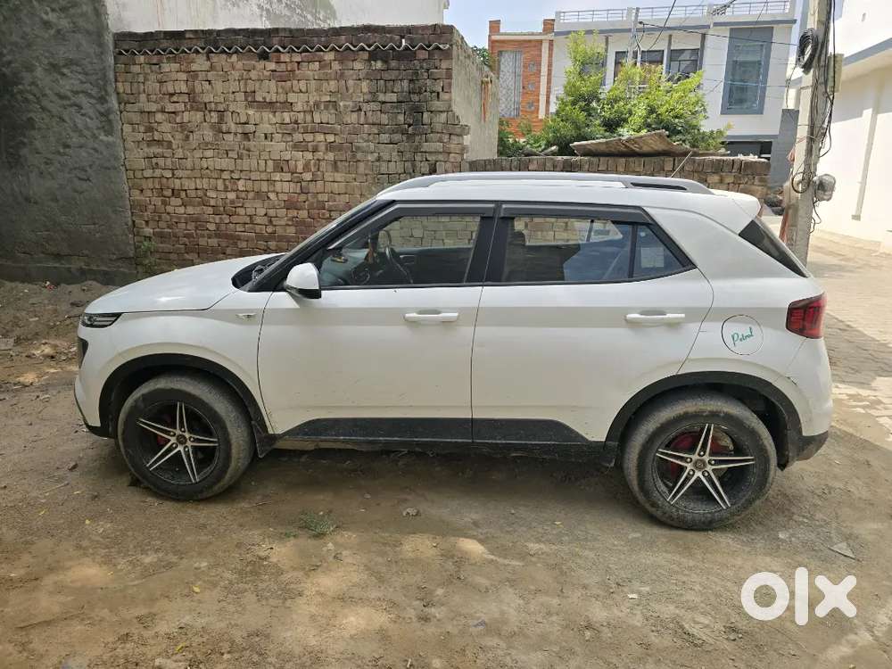 Hyundai Venue S Petrol 2019
