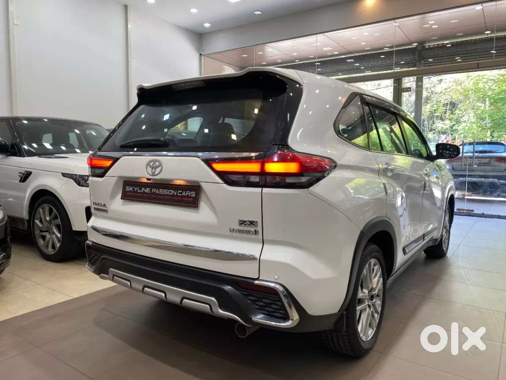 Toyota Innova Hycross 2.0 Zx Hybrid 7 Str, 2023, Petrol