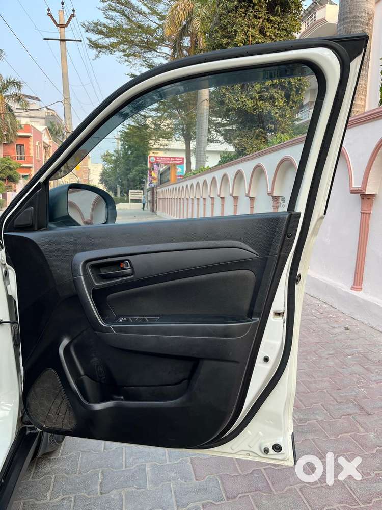 Maruti Suzuki Brezza 1.5 Vxi Smart Hybrid, 2022, Petrol