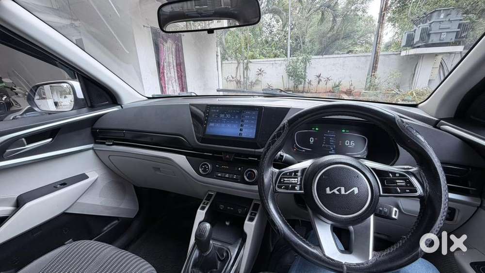 Kia Carens 2023 Petrol Well Maintained