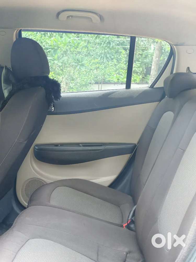 2014 - 15 
Hyundai I20 Sports 
Sleek Silver Colour 
Diesel 
Km-130000