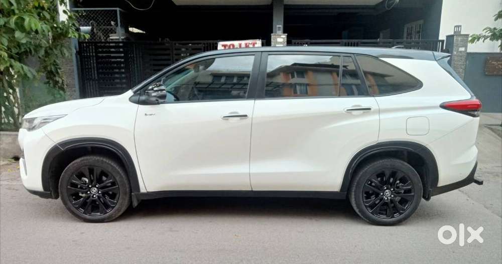 Toyota Innova Hycross 2.0 Zx (o) Hybrid 7 Str, 2025, Petrol
