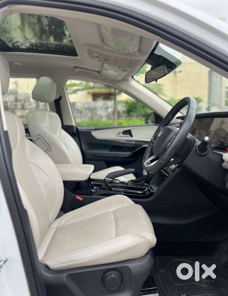 Mahindra Xuv700 2.2 Ax 7 Diesel At Str, 2022, Diesel