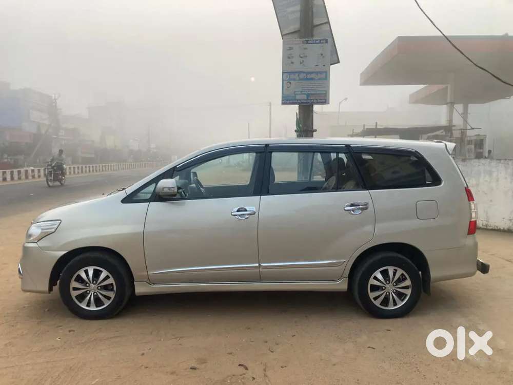 Toyota Innova 2015