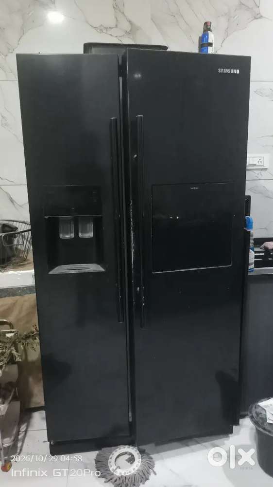 SAMSUNG SIDE BY SIDE DOOR FRIDGE