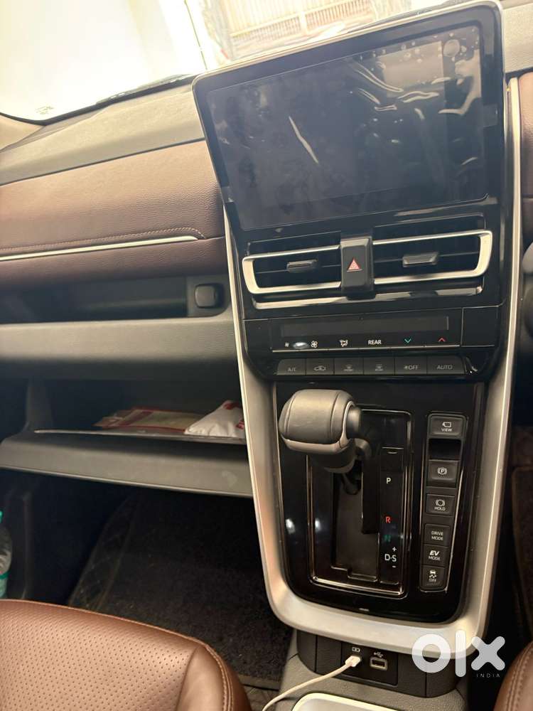 Toyota Innova Hycross 2.0 Vx Hybrid 7 Str, 2025, Petrol