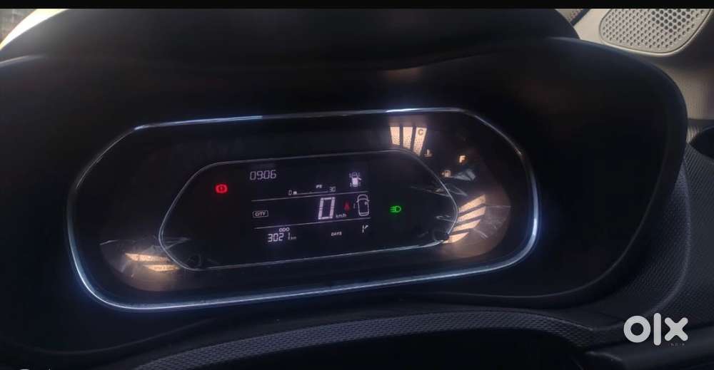 Tata Nexon Smart Plus Sunroof Petrol,1st Owner 3k Driven Only