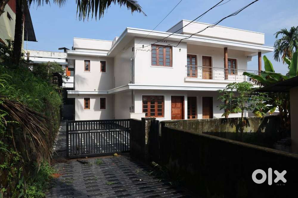 5BHK  2990sqf House For Sale In Aluva Ernakulam