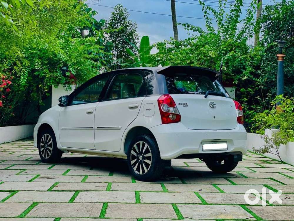 Toyota Etios Liva V Dual Tone, 2019, Petrol