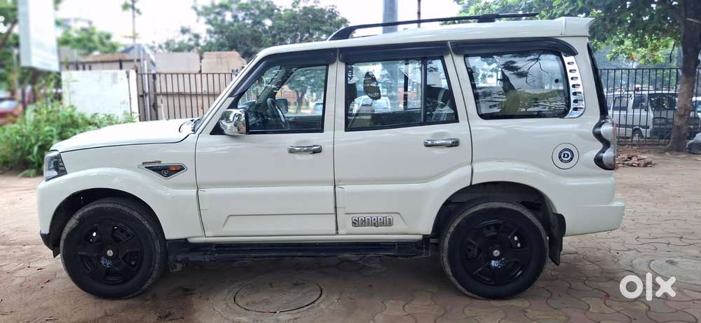 Mahindra Scorpio S6, 2015, Diesel