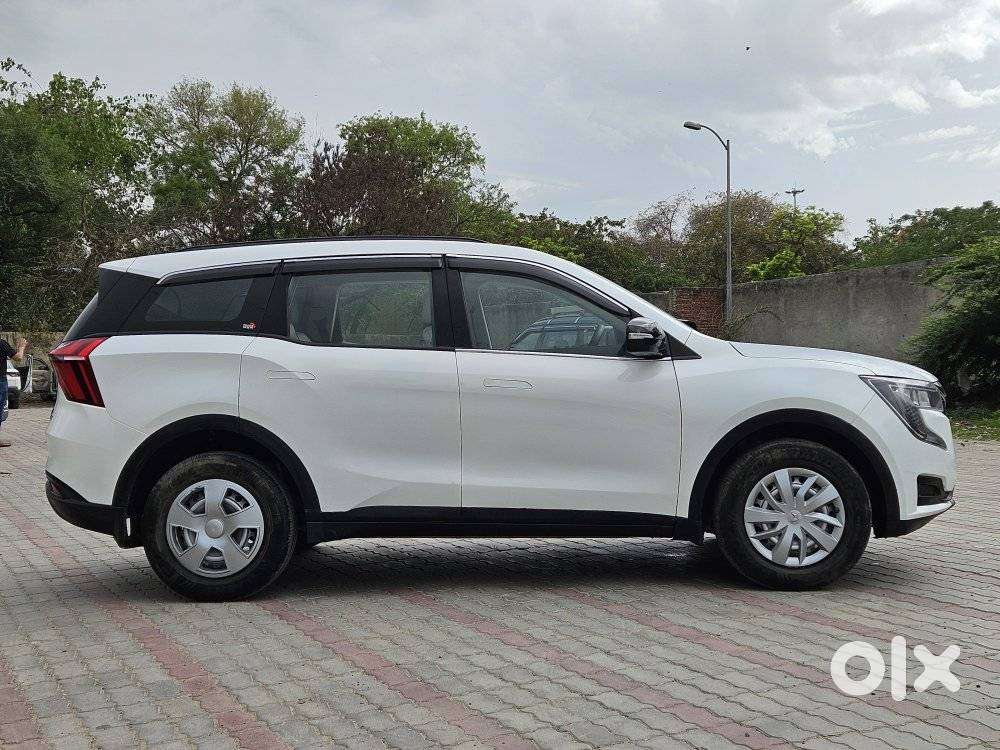 Mahindra Xuv700 2.2 Mx Diesel Mt 5 Str, 2023, Diesel