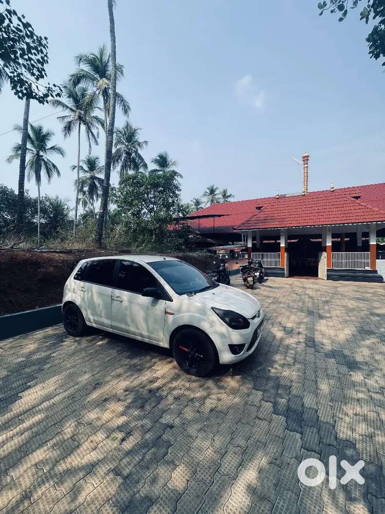 Ford Figo 2013 Petrol 137000 Km Driven