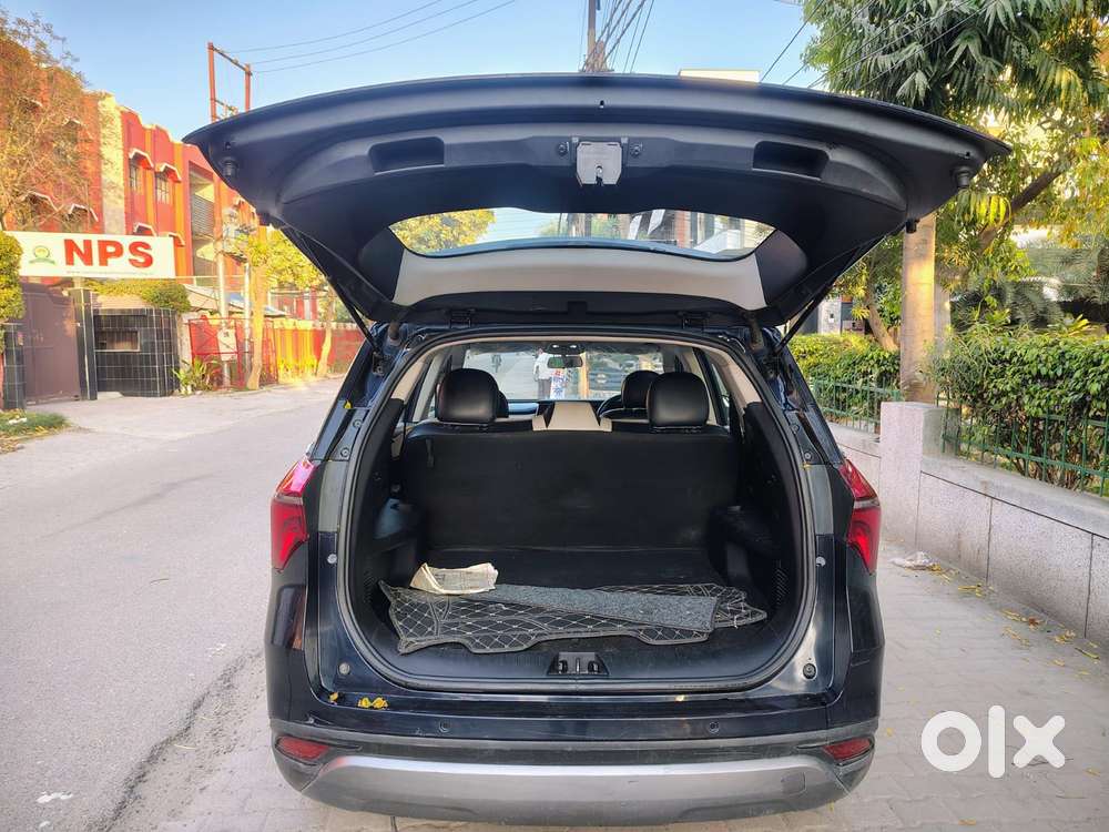 Mahindra Xuv700 2.0 Ax 3 Petrol Mt 5 Str, 2022, Petrol