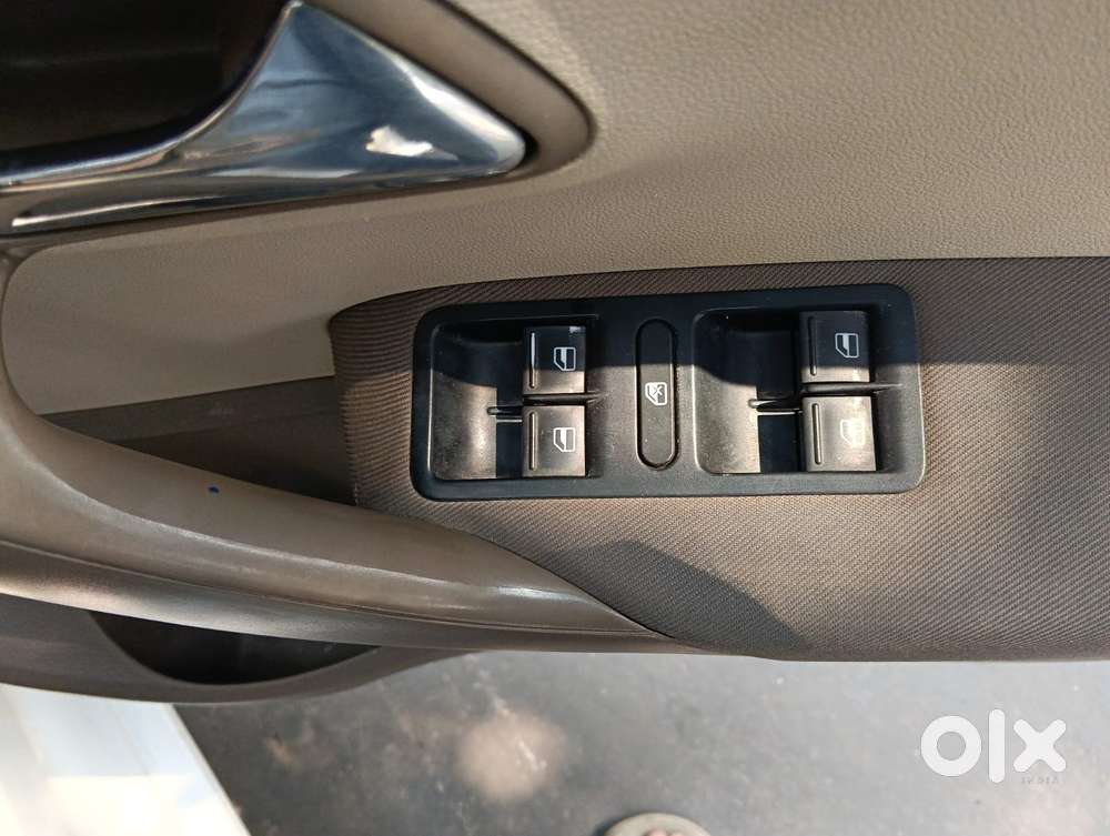 Skoda Rapid 1.6 Mpi At Elegance Plus, 2015, Petrol