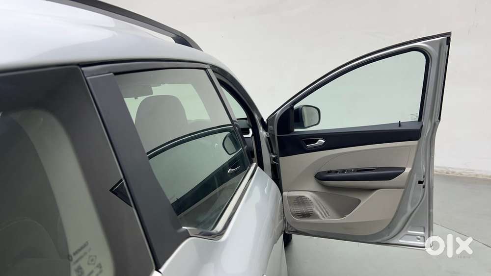 Renault Triber Rxz, 2021, Petrol
