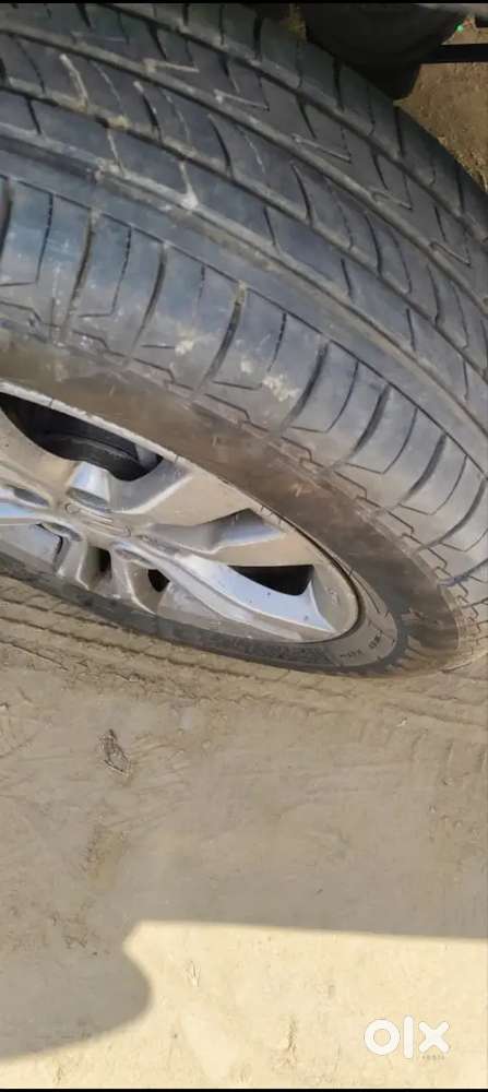 कोई दिक्कत नहीं है एक दम बढ़िया गाड़ी है