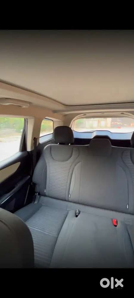 Brand New Mahindra Xuv 2026 Automatic Ax5 7 Seater Black Color